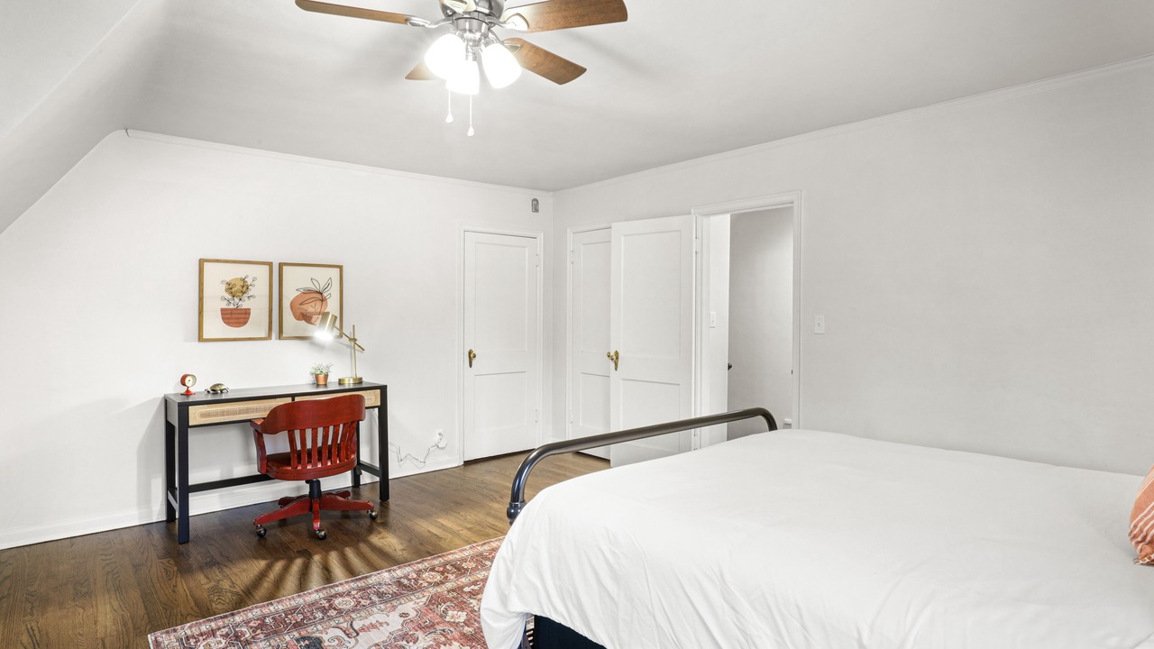 Photo of Bedroom in Dundee-Happy Hollow Historic District