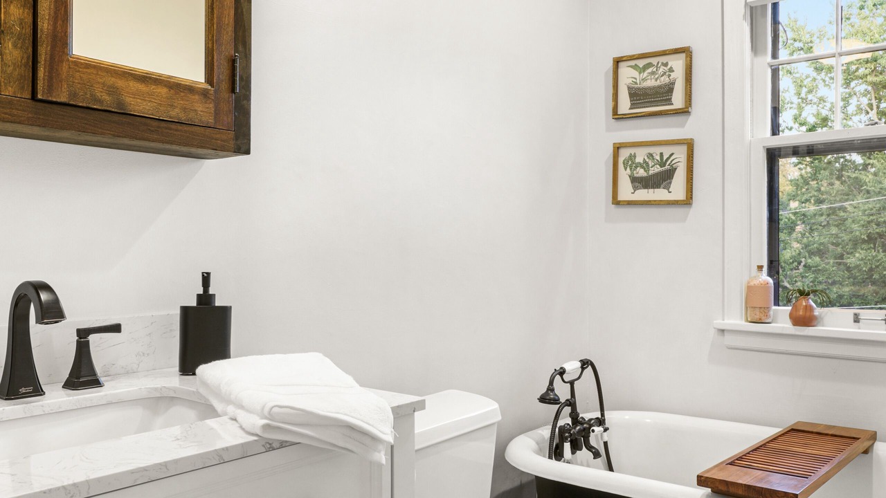 Photo of Bathroom in Dundee-Happy Hollow Historic District