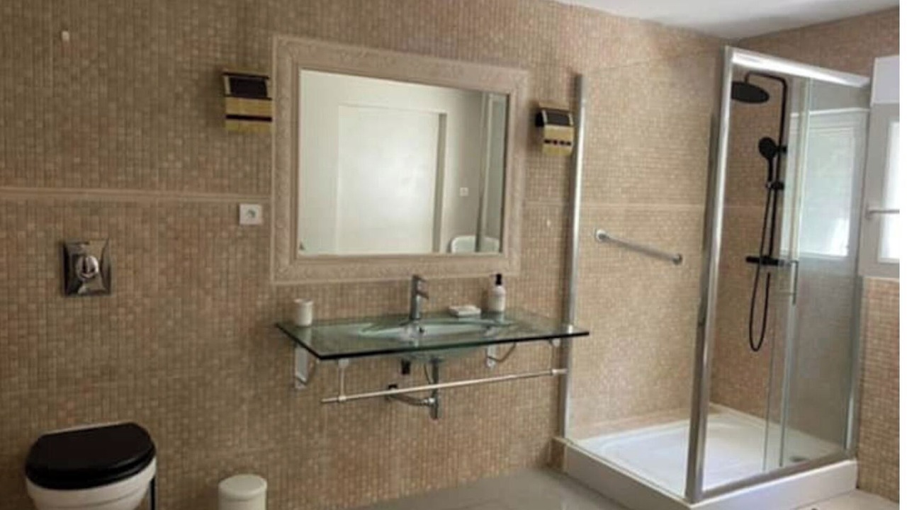 Photo of Bathroom in Besseges