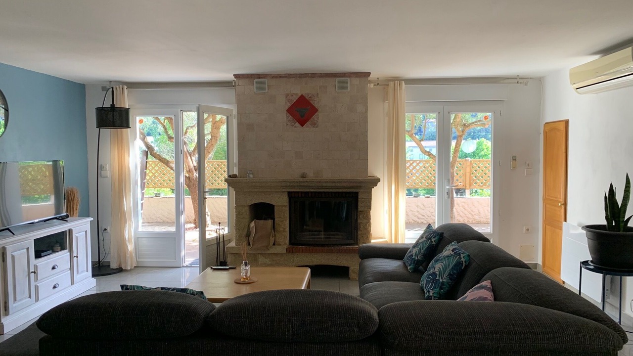 Photo of Livingroom in Besseges