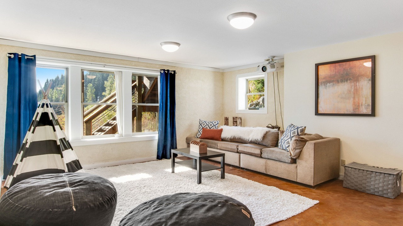 Photo of Livingroom in Hyak