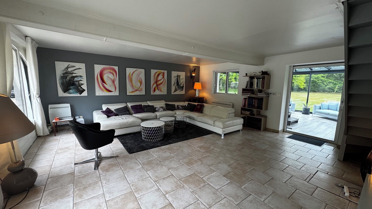 Photo of Livingroom in Saint-Martin-des-Champs