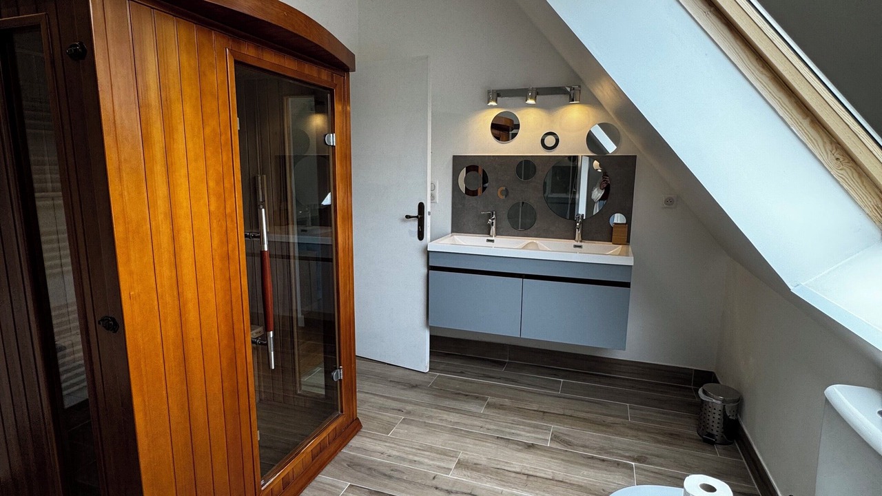 Photo of Bathroom in Saint-Martin-des-Champs