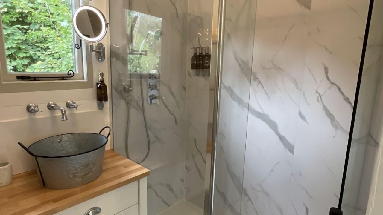Photo of Bedroom in Helford Passage