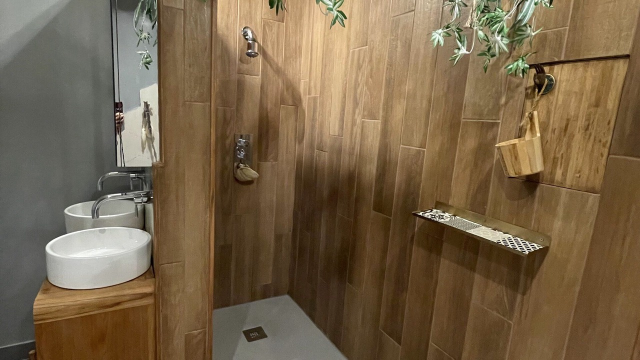 Photo of Bathroom in Combat