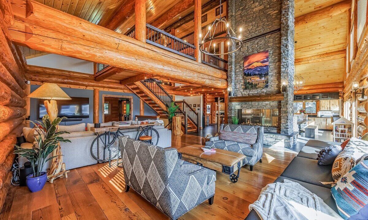 Photo of Livingroom in Snoqualmie Pass