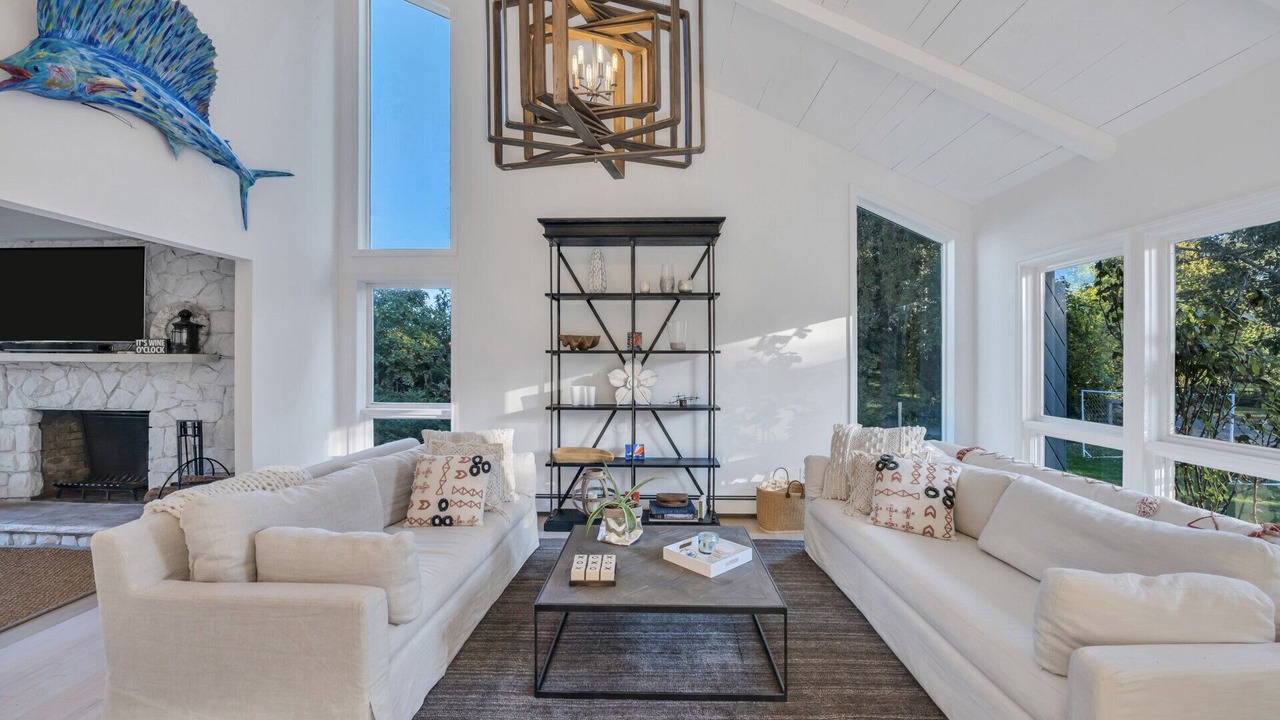 Photo of Livingroom in Southold