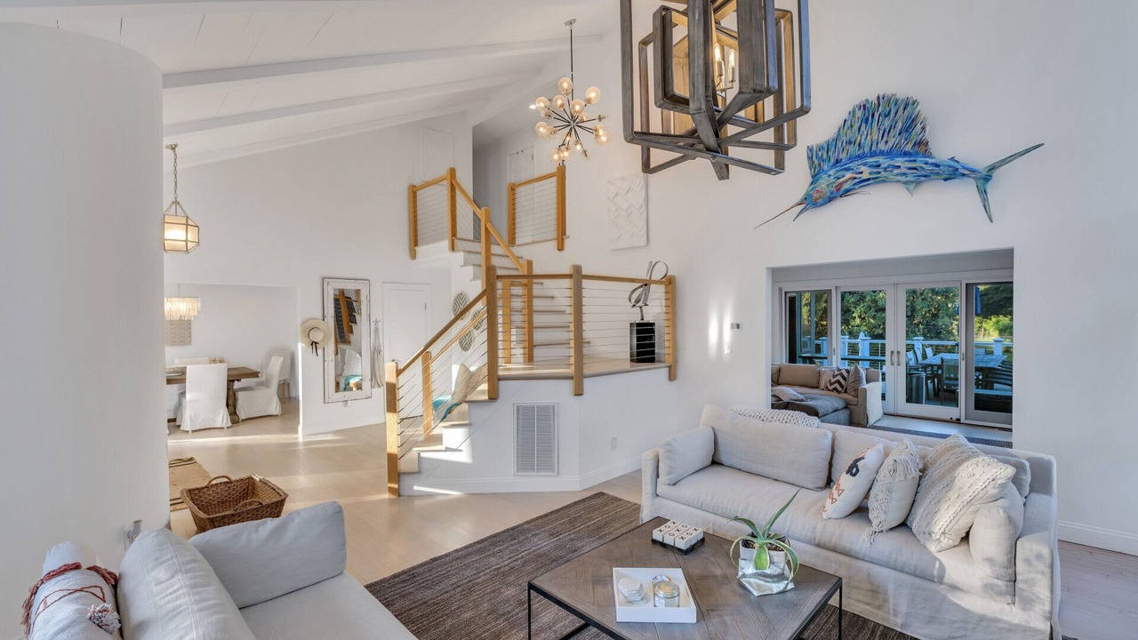 Photo of Livingroom in Southold