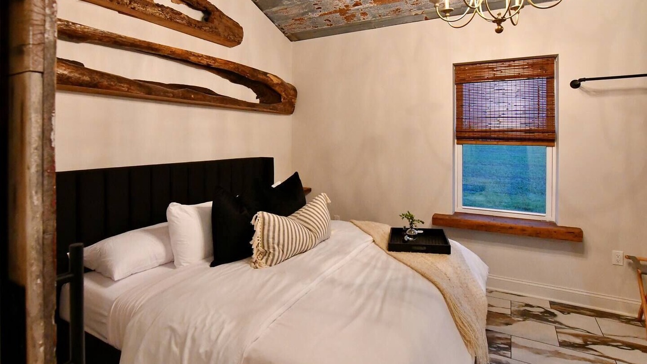 Photo of Bedroom in Perry