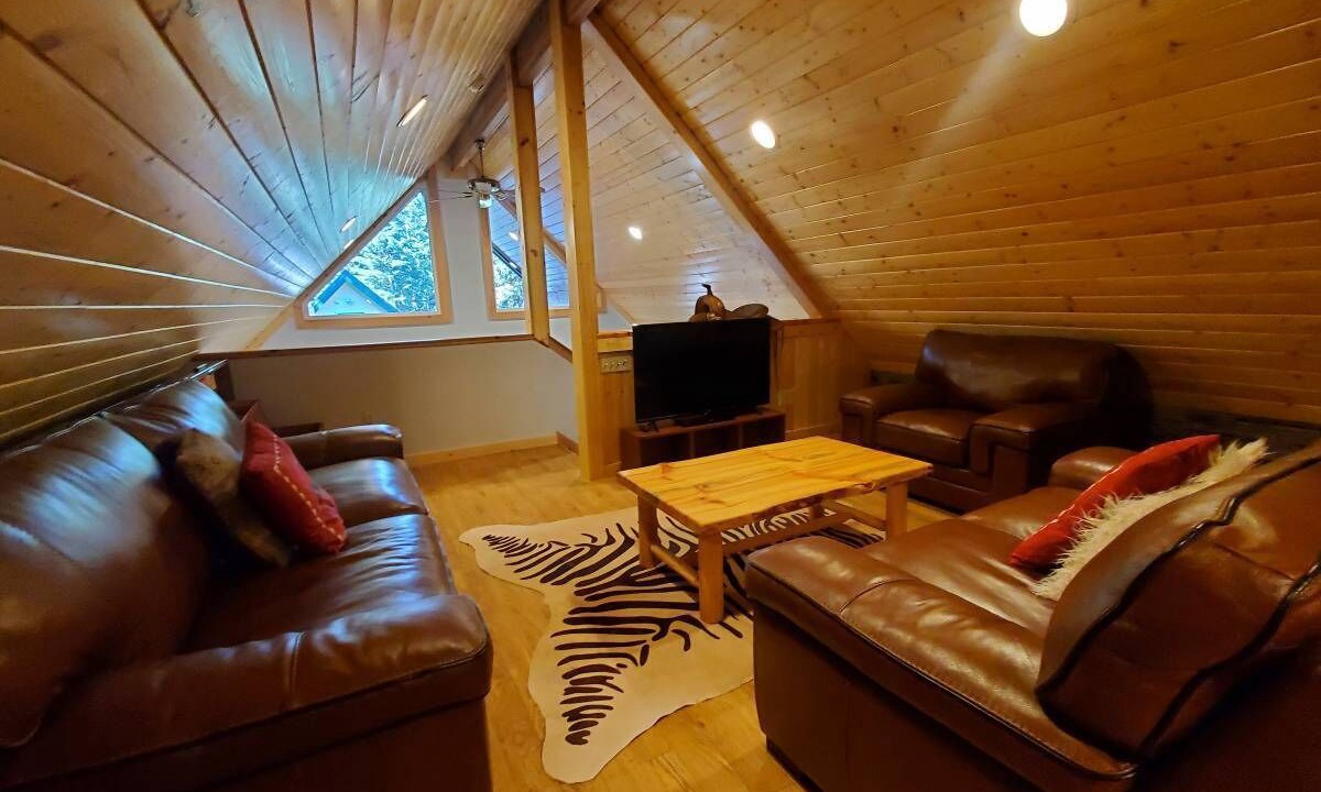 Photo of Livingroom in Snoqualmie Pass