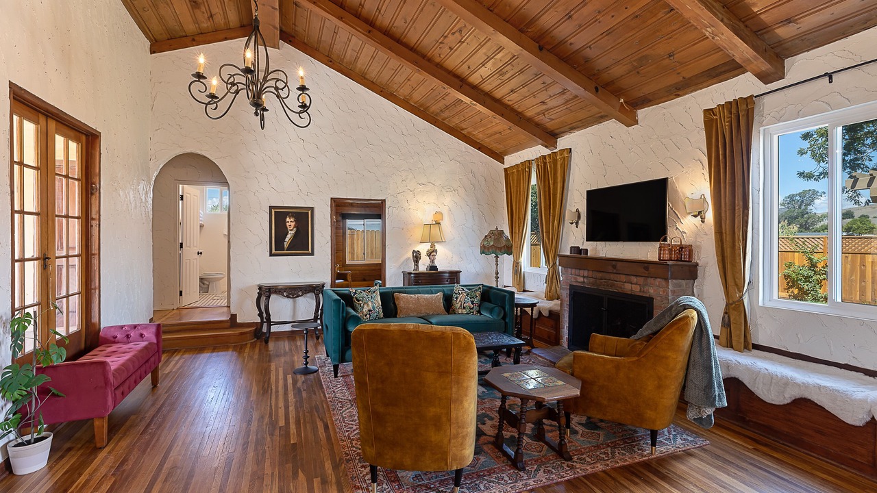 Photo of Livingroom in Los Alamos