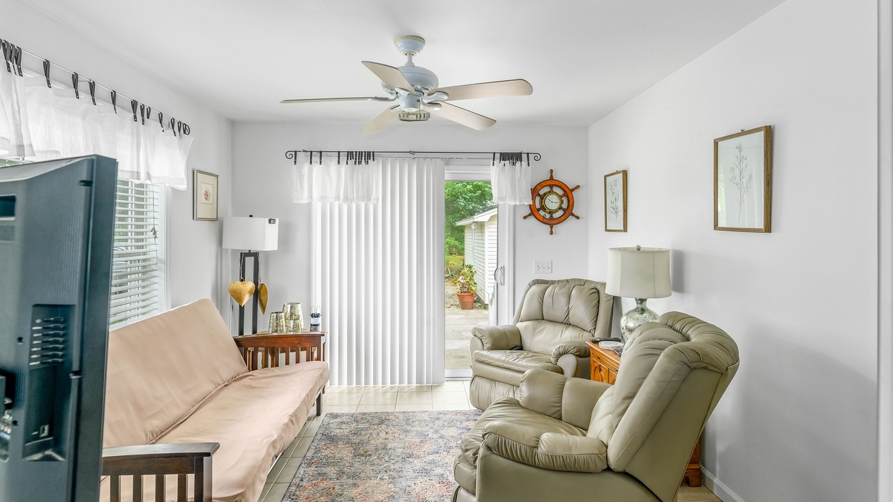 Photo of Livingroom in Southold