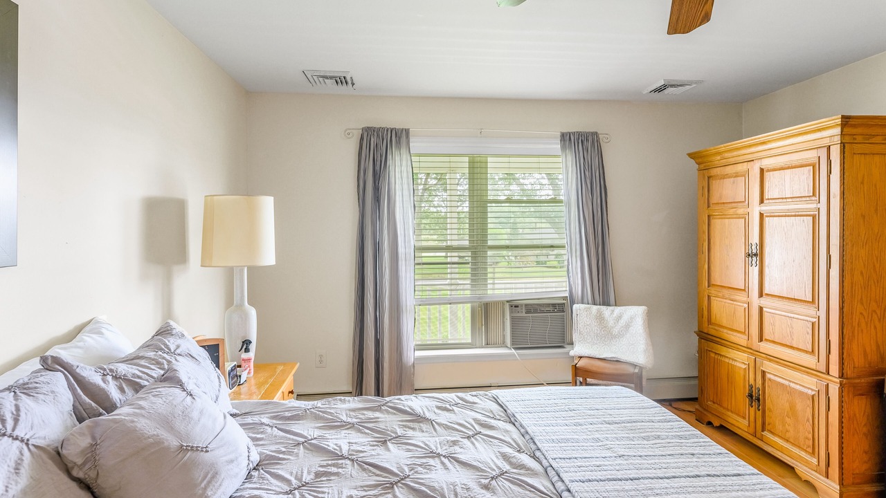 Photo of Bedroom in Southold