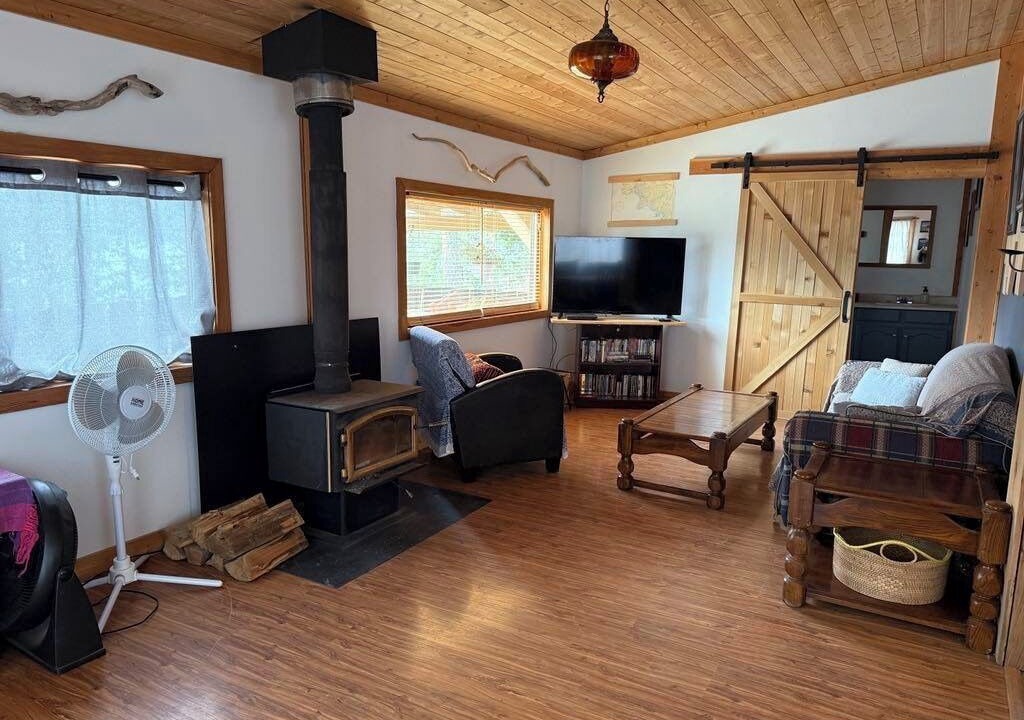 Photo of Livingroom in Central Kootenay
