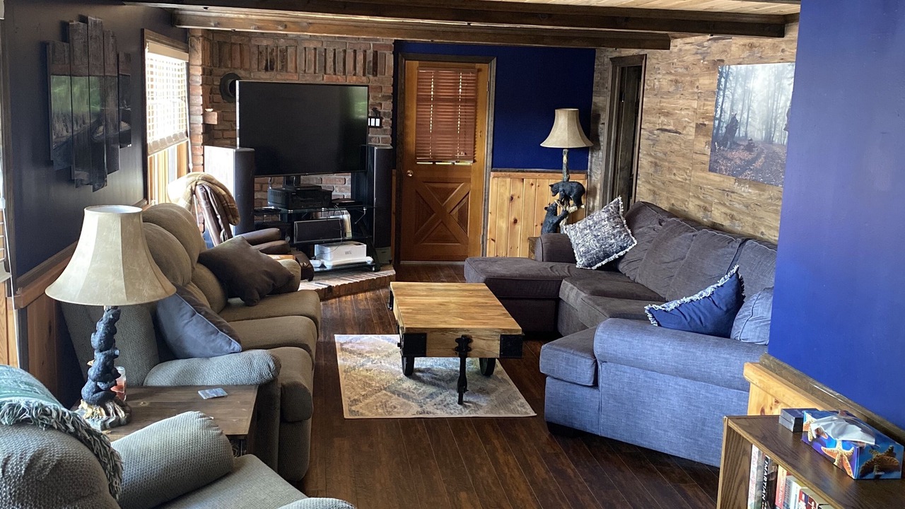 Photo of Livingroom in Lake of Bays
