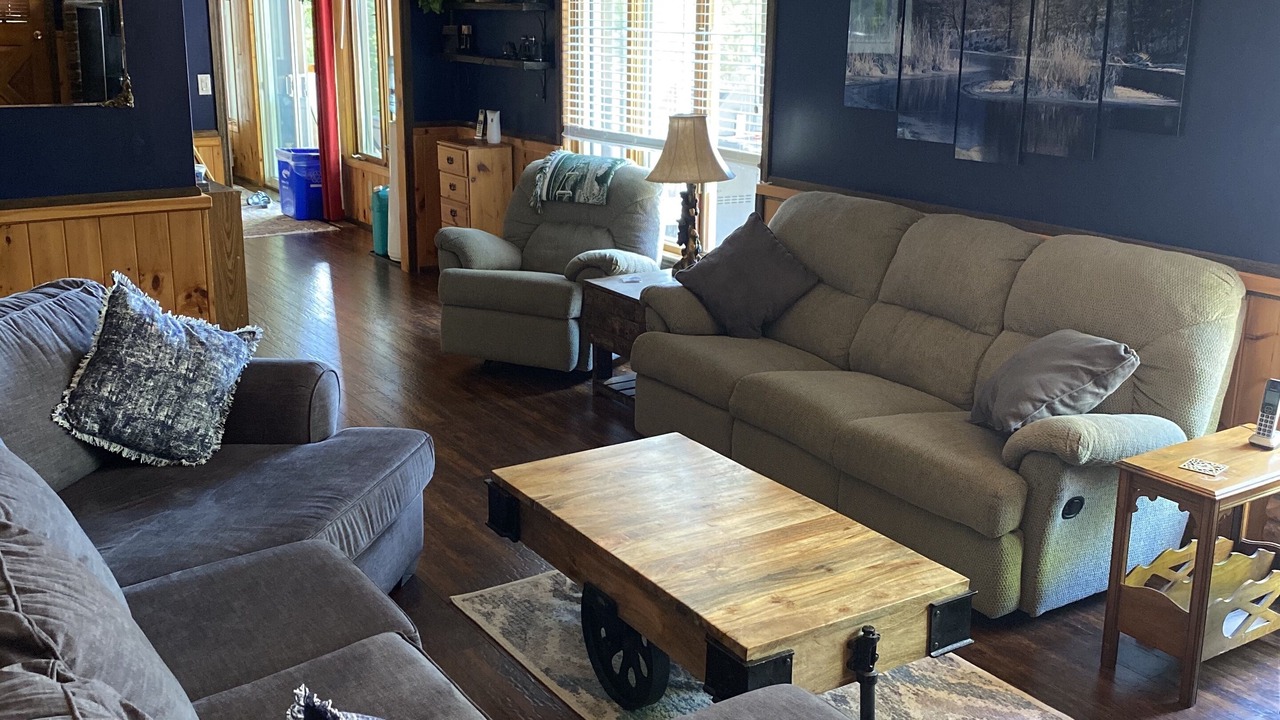 Photo of Livingroom in Lake of Bays