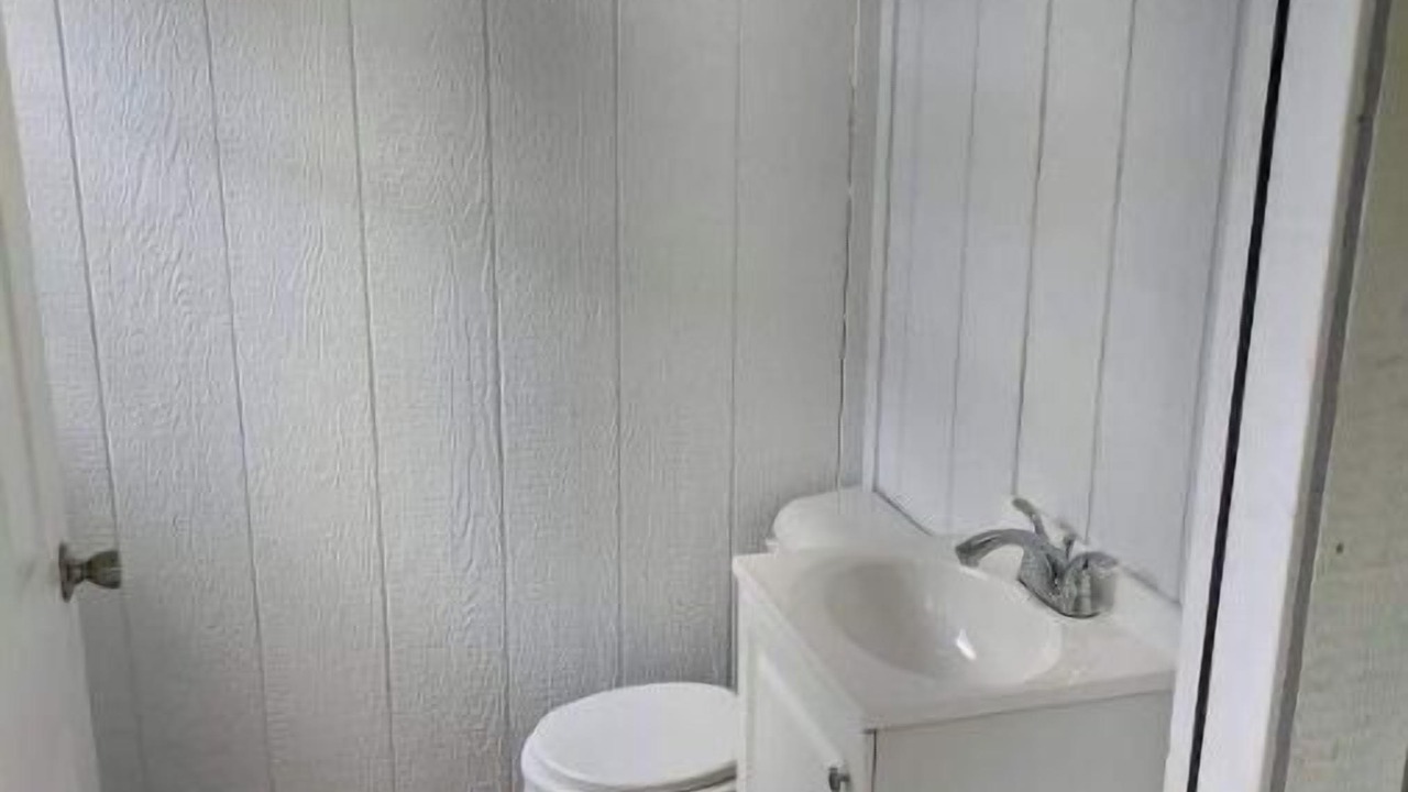 Photo of Bathroom in Mammoth Spring