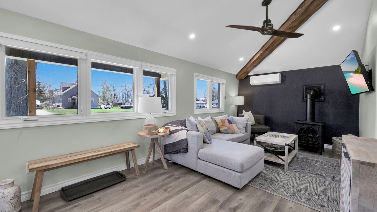 Photo of Livingroom in Long Point