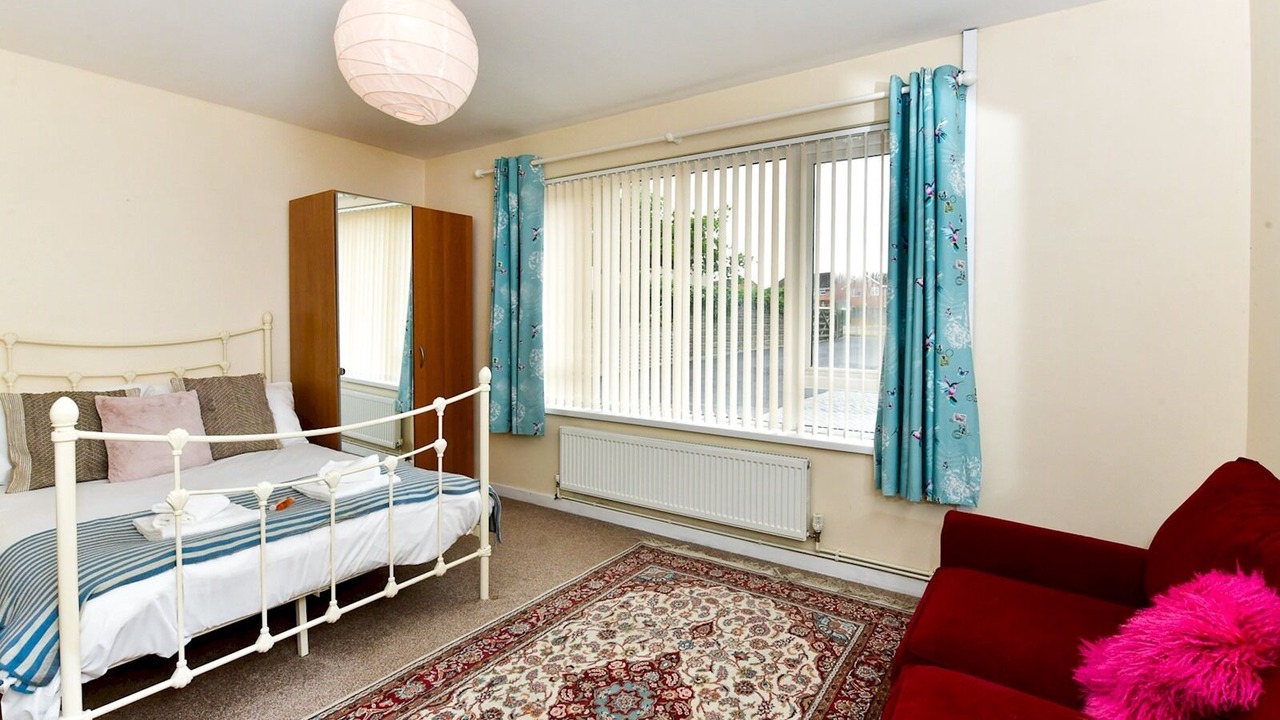 Photo of Bedroom in Barry