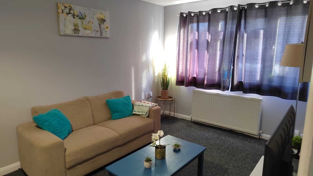 Photo of Livingroom in Southall Green