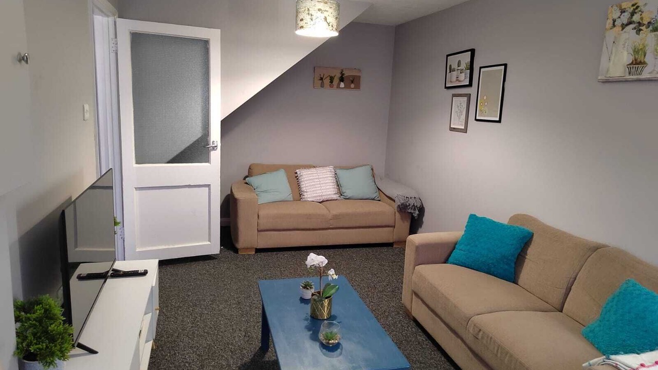 Photo of Livingroom in Southall Green