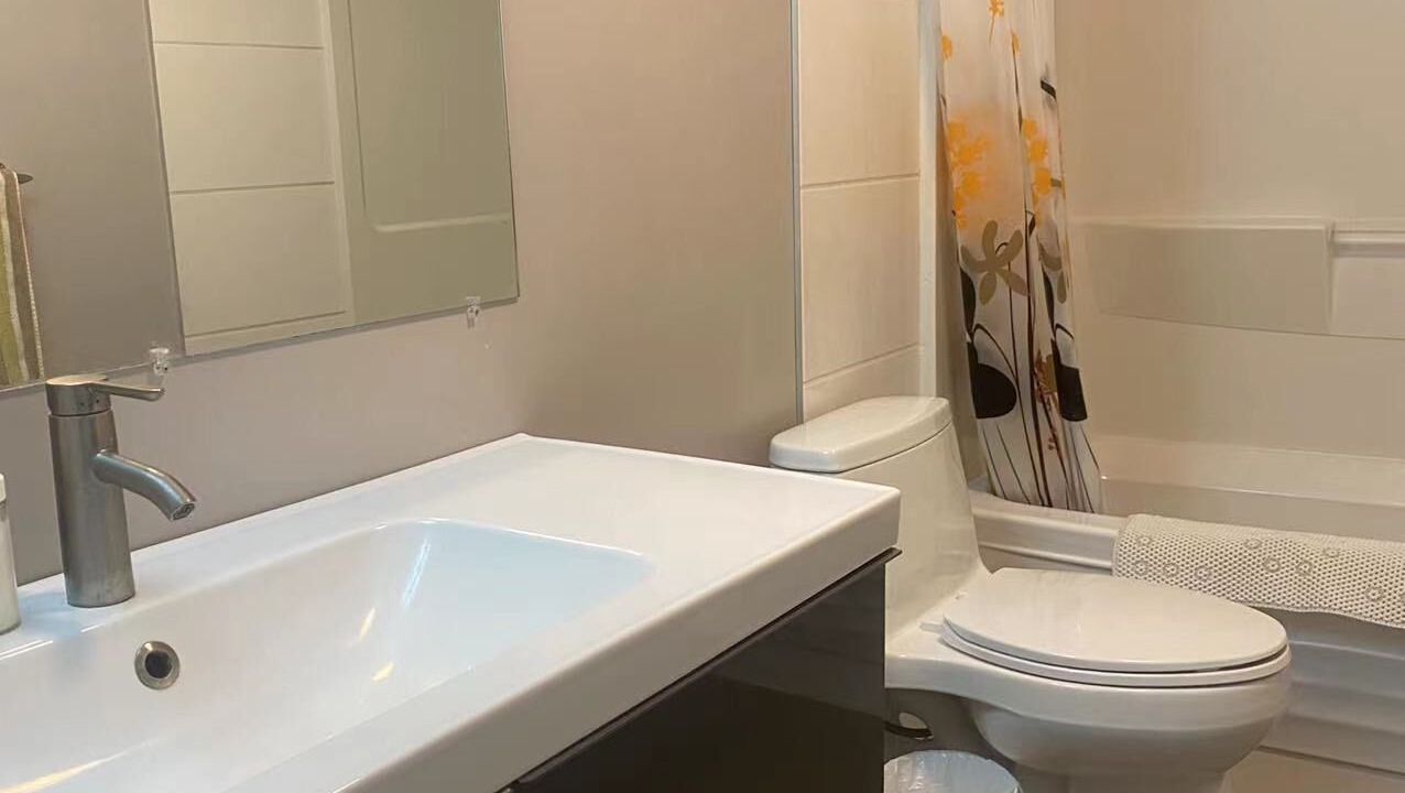 Photo of Bathroom in Arbour Lake