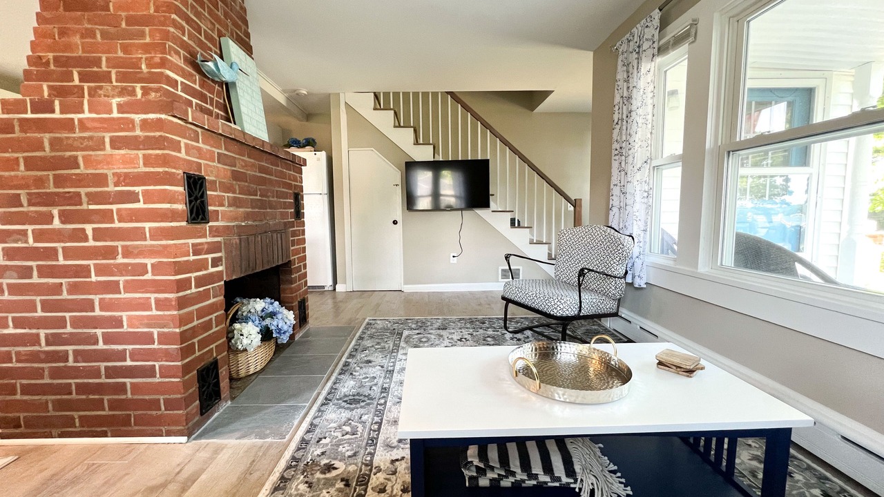 Photo of Livingroom in Niantic