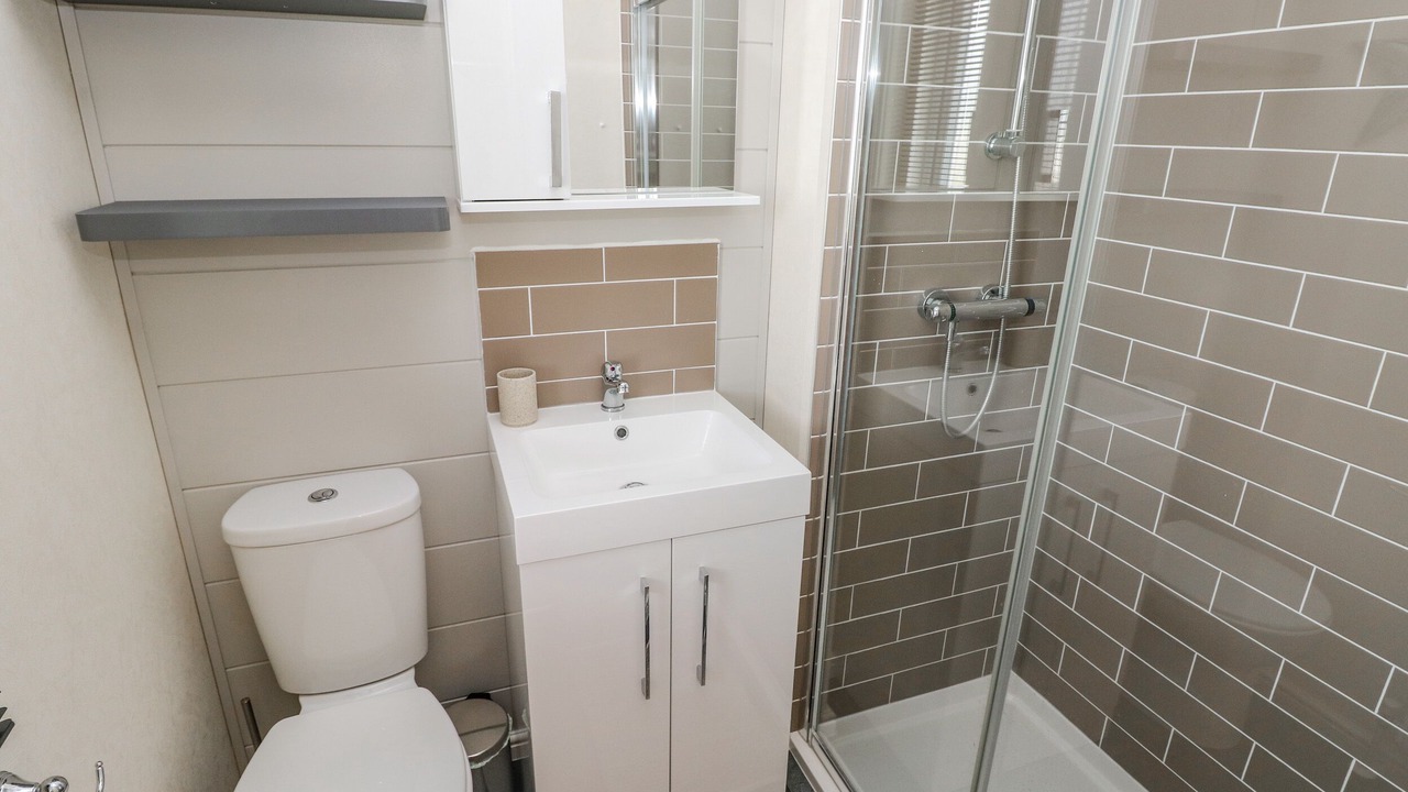 Photo of Bathroom in Pendine