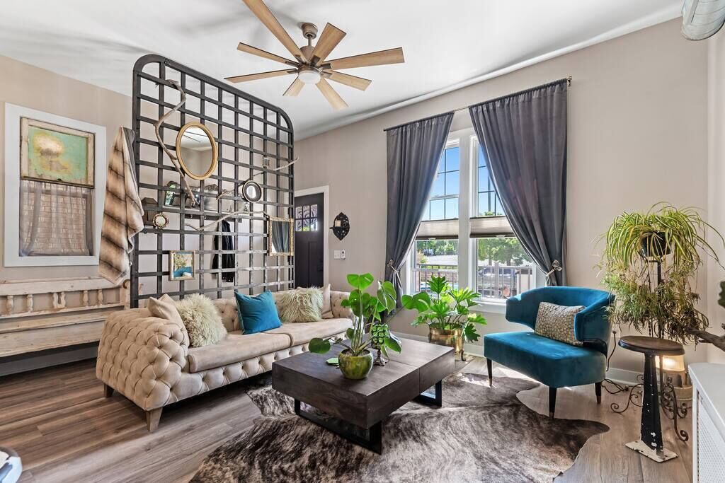 Photo of Livingroom in Fifth Ward