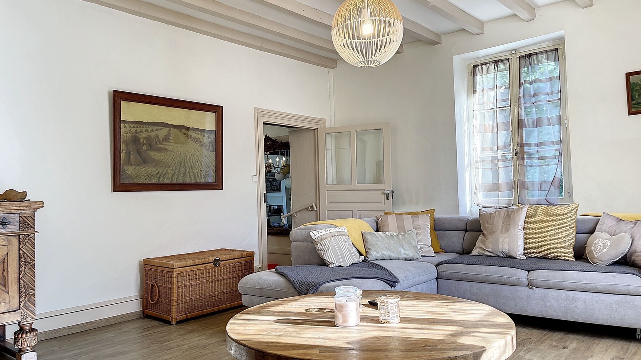 Photo of Livingroom in Sully