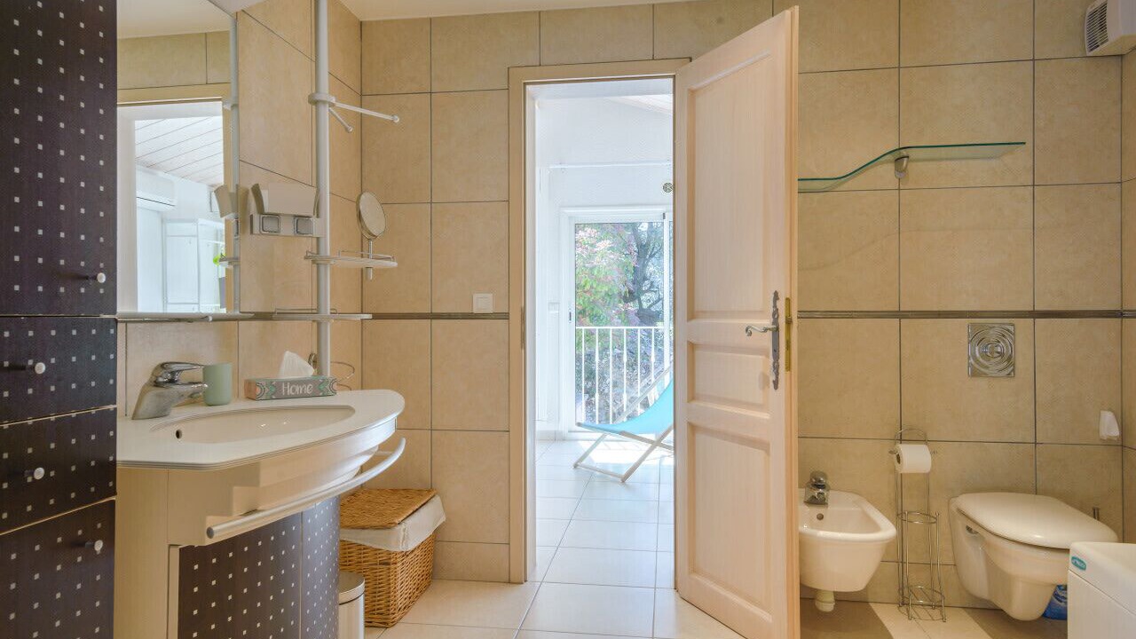 Photo of Bathroom in Les Hauts de Villeneuve