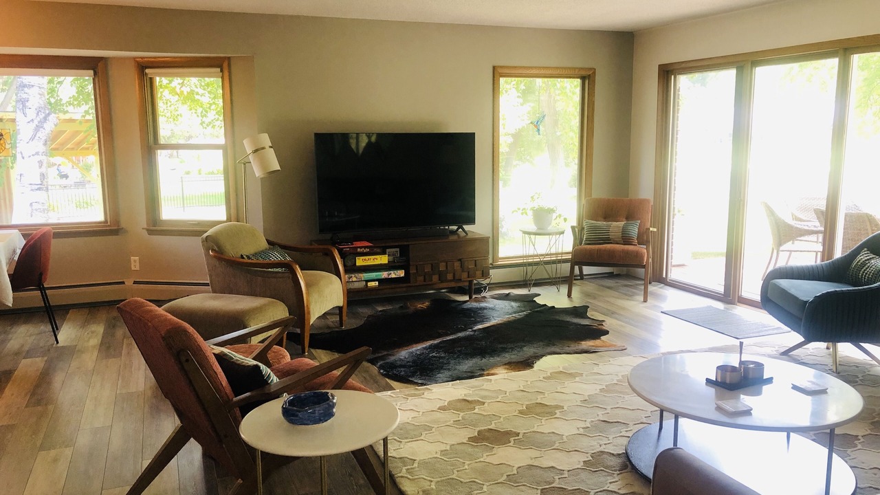 Photo of Livingroom in Black Wolf