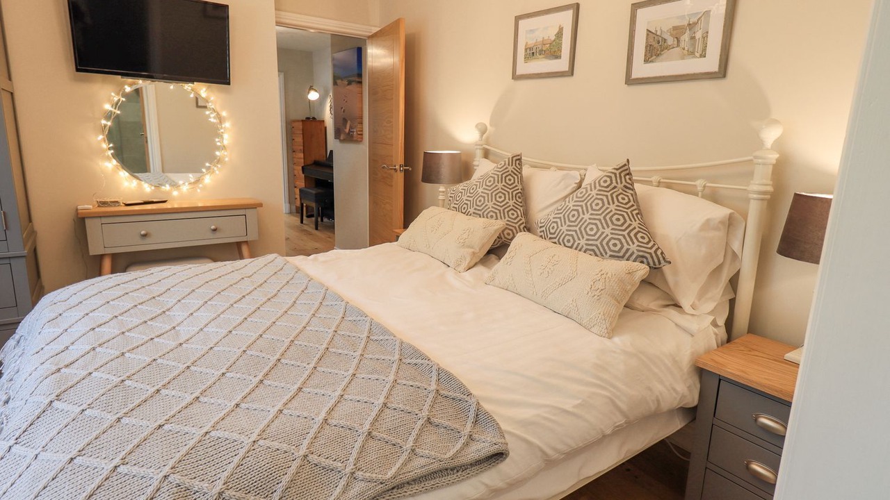 Photo of Bedroom in Lakeside