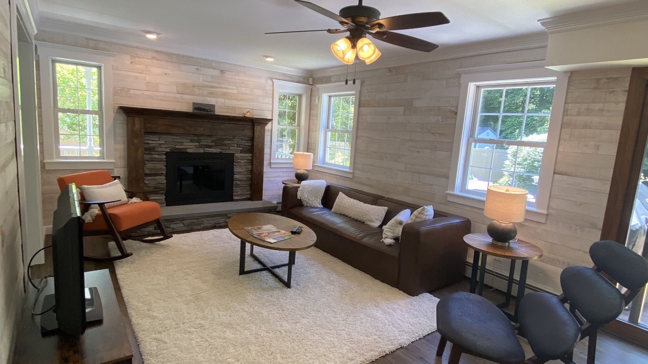 Photo of Livingroom in Center Moriches