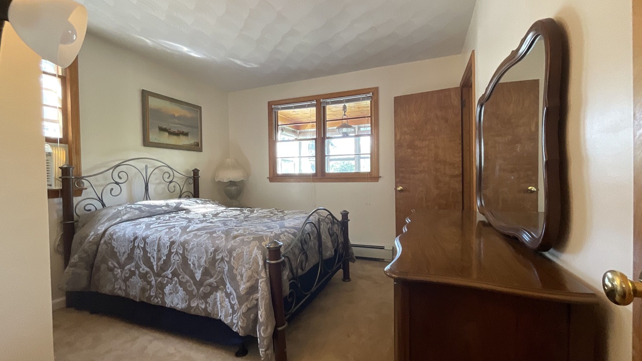 Photo of Bedroom in Killingworth