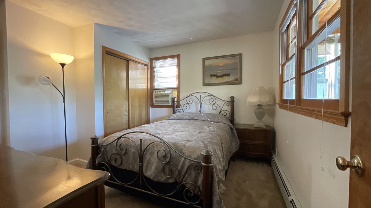 Photo of Bedroom in Killingworth