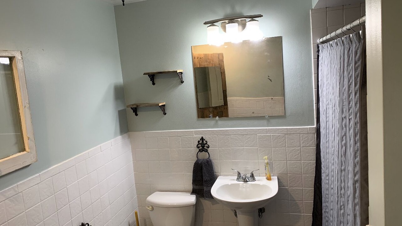 Photo of Bathroom in Westside Connection