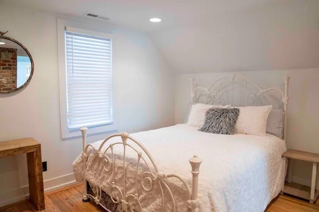 Photo of Bedroom in Dundee-Happy Hollow Historic District