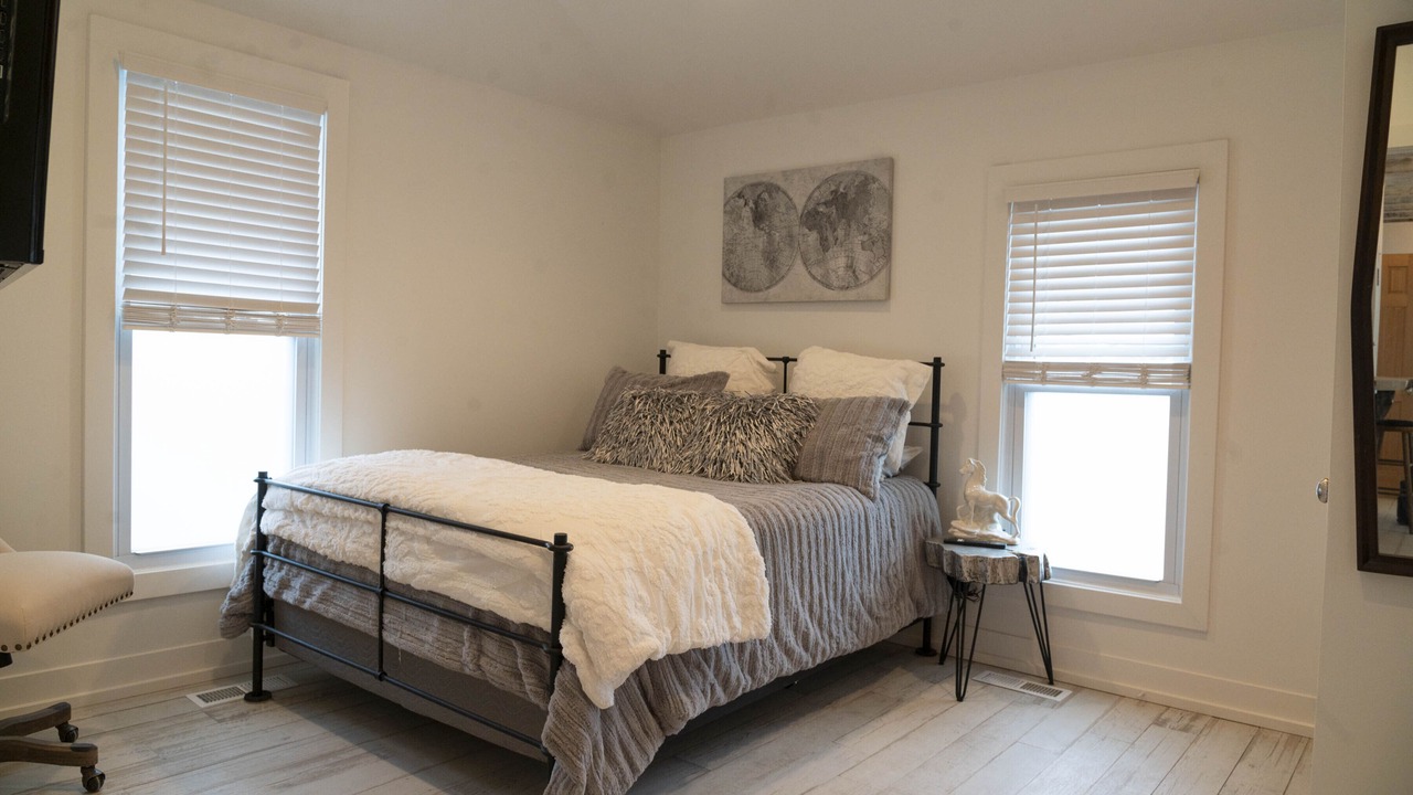 Photo of Bedroom in Dundee-Happy Hollow Historic District