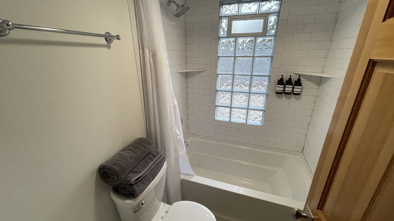 Photo of Bathroom in Dundee-Happy Hollow Historic District