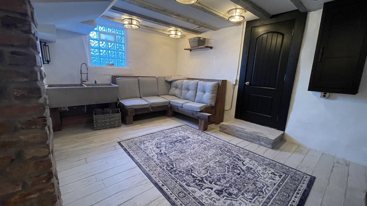 Photo of Livingroom in Dundee-Happy Hollow Historic District