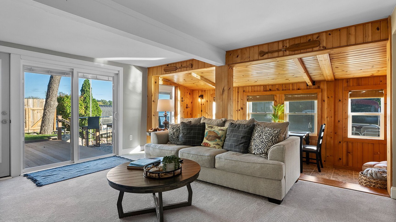 Photo of Livingroom in Okauchee