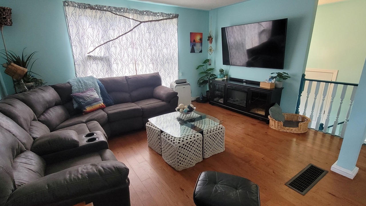 Photo of Livingroom in Aylmer