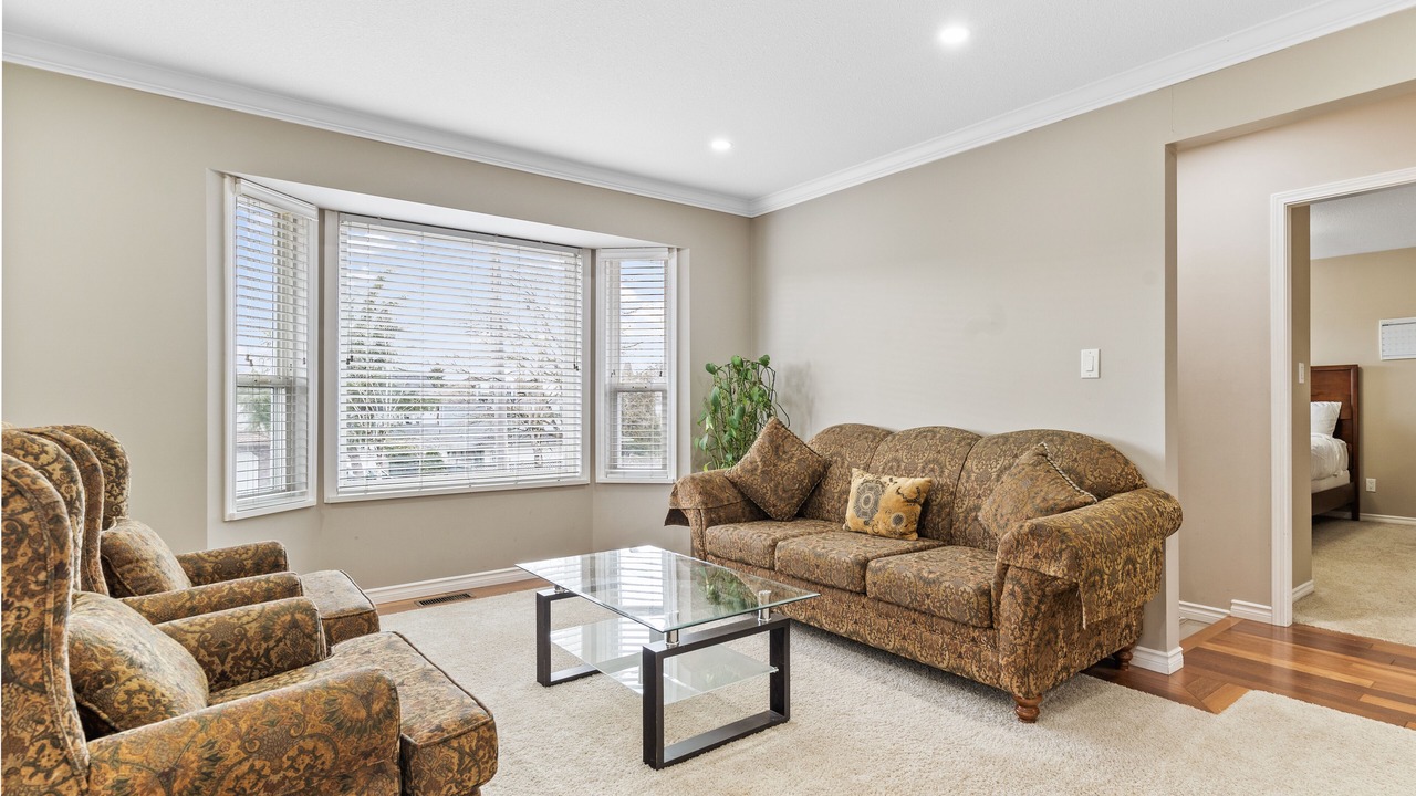 Photo of Livingroom in Langley