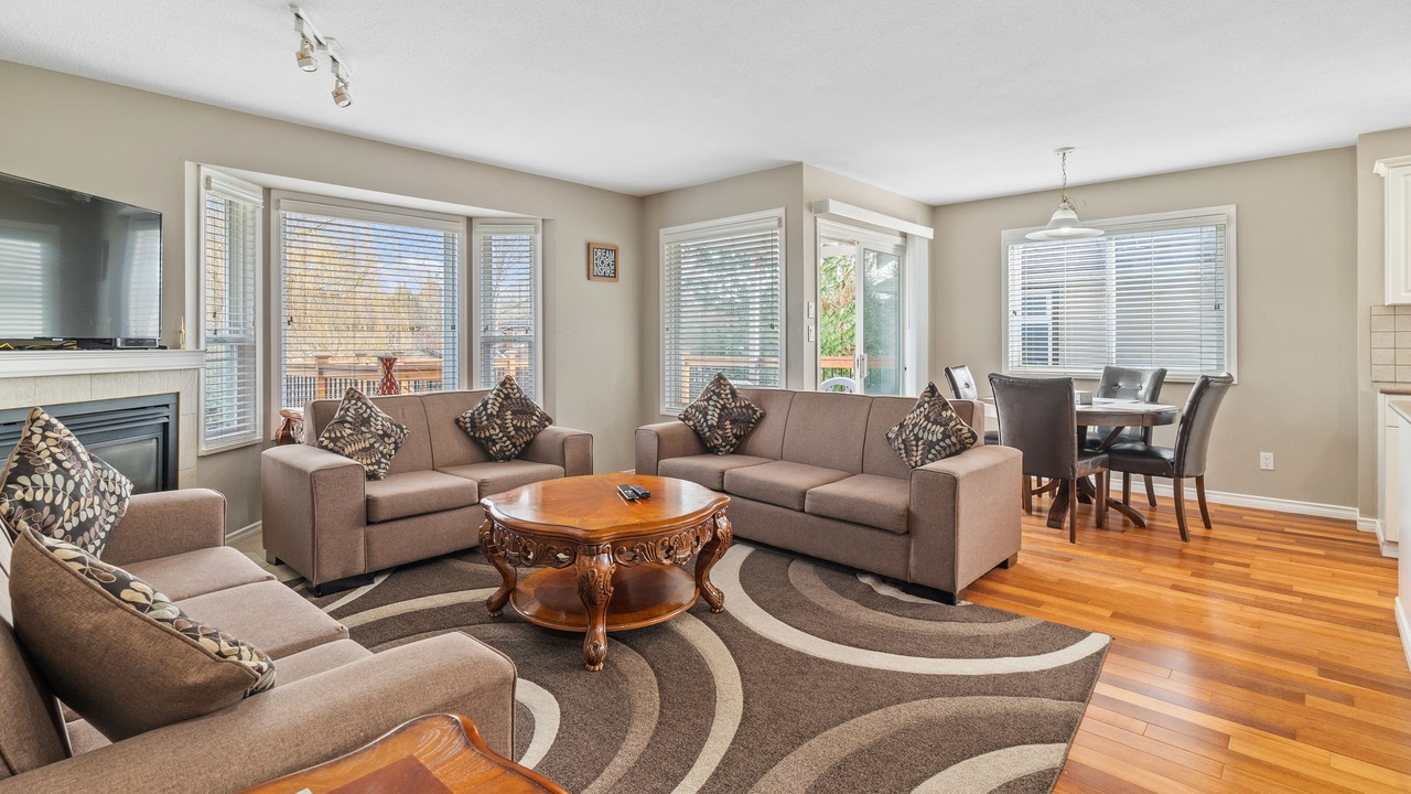 Photo of Livingroom in Langley