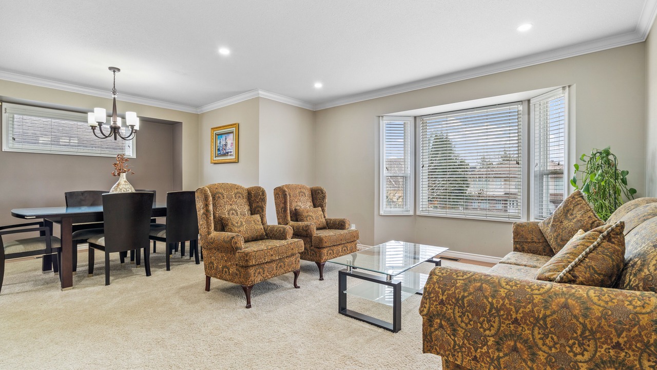 Photo of Livingroom in Langley
