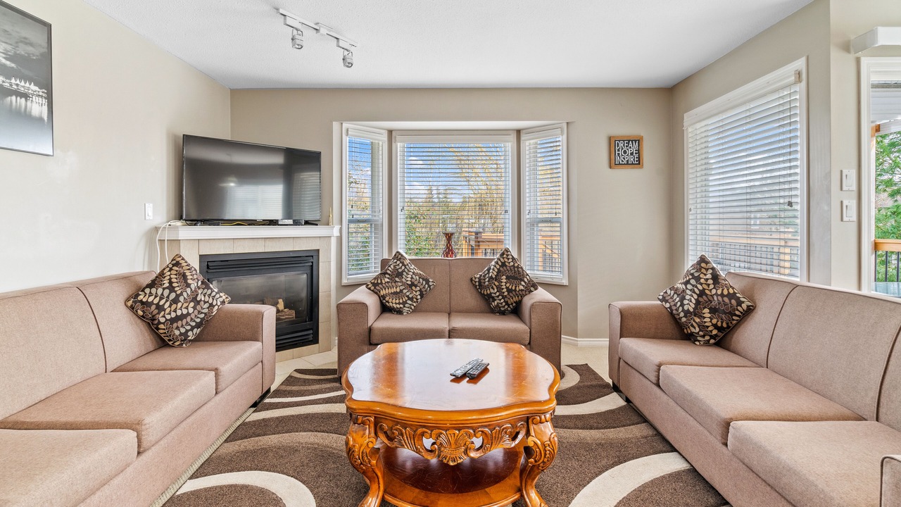 Photo of Livingroom in Langley
