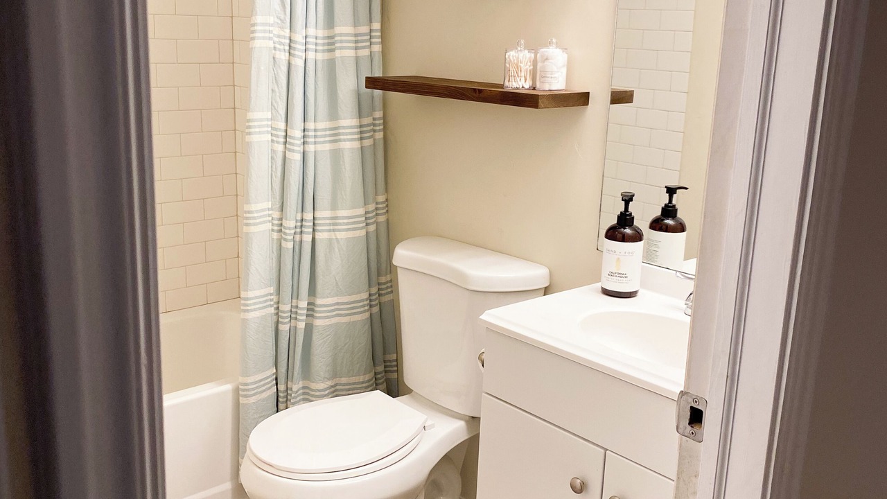 Photo of Bathroom in The Maples