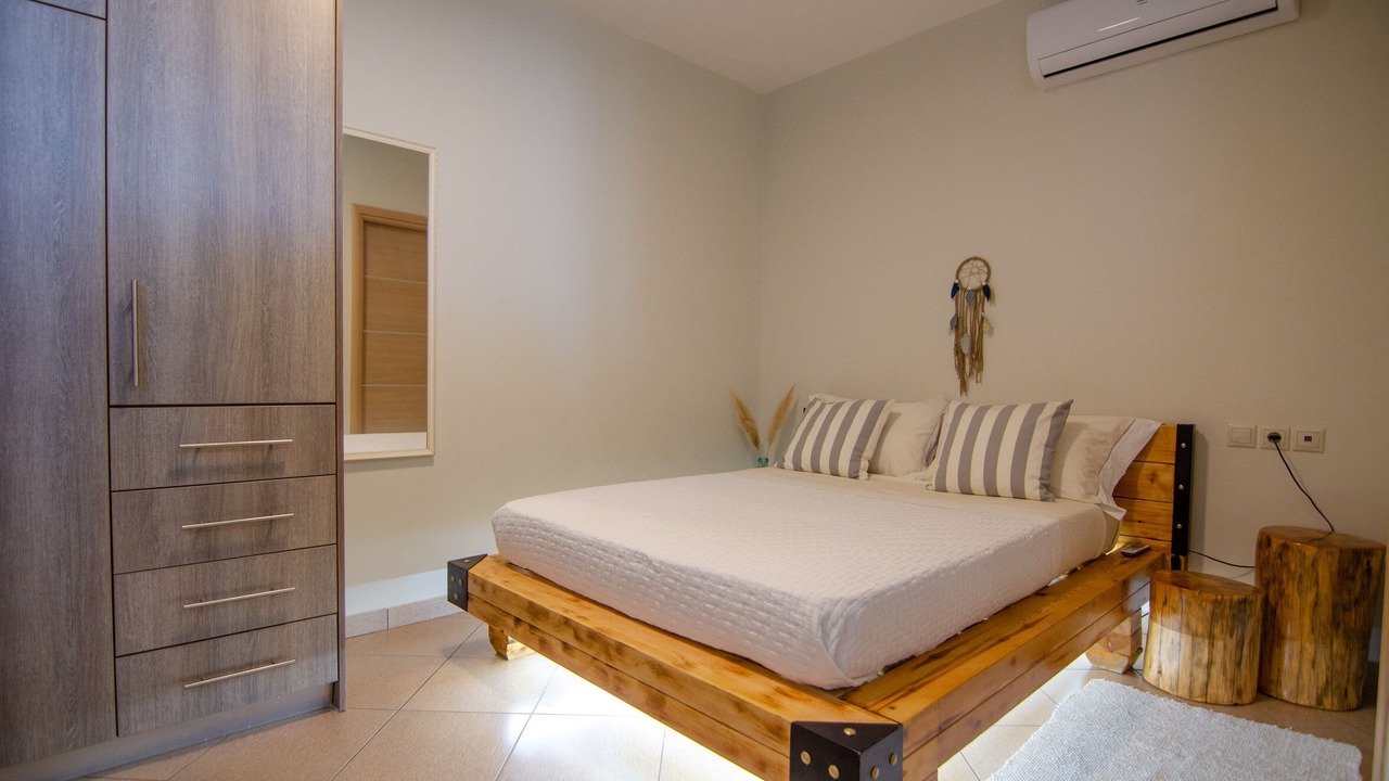 Photo of Bedroom in Ios Town