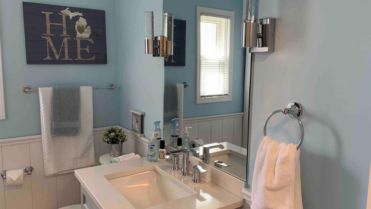 Photo of Bathroom in Harper Woods